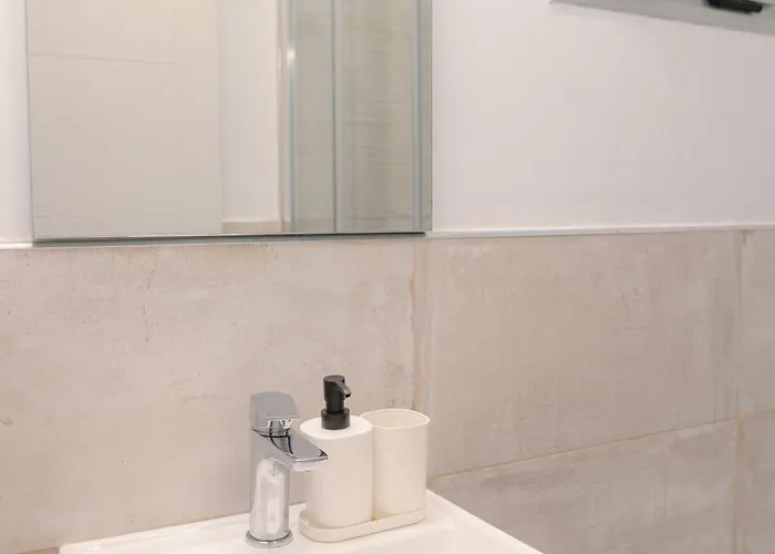 Modern With Wifi And Ac * Tías