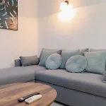 Modern With Wifi And Ac * Tías