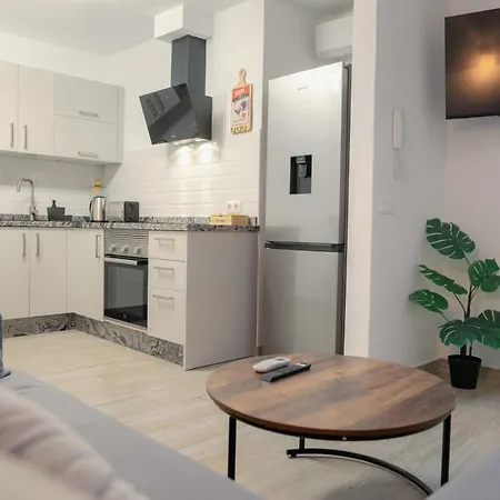 Modern With Wifi And Ac Daire Tías