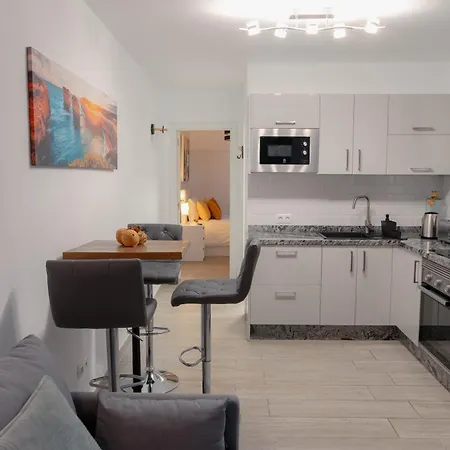 Modern With Wifi And Ac Tías