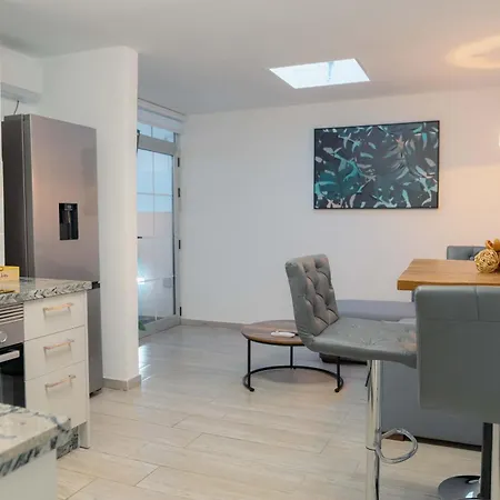 Modern With Wifi And Ac Apartment