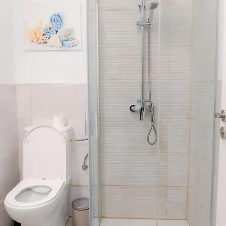 Modern With Wifi And Ac Tías